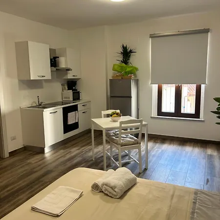 Apartment Caprotti 6 Magenta